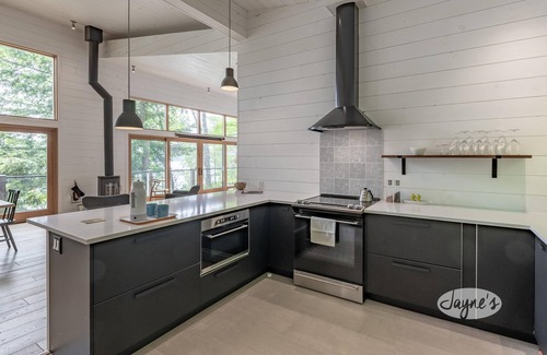 Lake of Bays Cottage | 3 bedroom 2 bath cottage on Lake of Bays