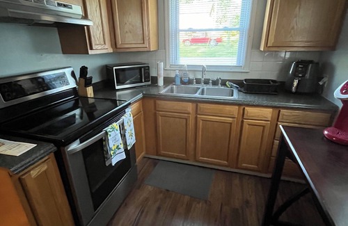 Ashland House | 3 bedroom 2 bath dog friendly home