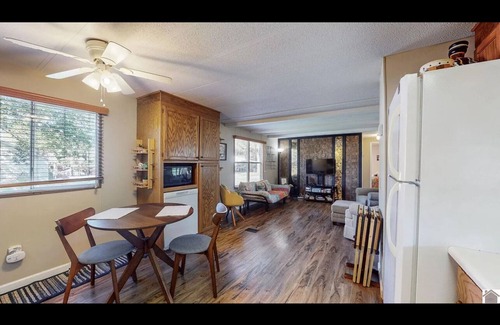 Murray House | 3-bedroom 2 bath home located steps fromna marina on Kentucky lake!