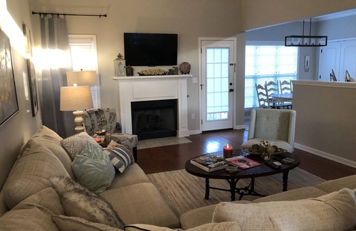 Twelve Oaks House | 3 bedroom 2 bath Home 🏠