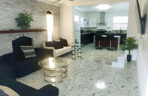 Bolaman Belediyesi House | 3-bedroom 2-bath house in beautiful St. Petersburg nr Parks