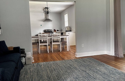 Thunderbolt House | 3-bedroom/2 Bath house in charming Thunderbolt, GA. Come and enjoy your stay.