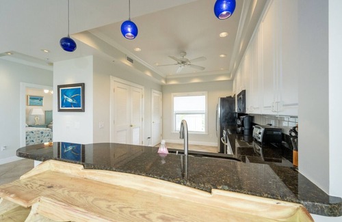 Key West Condo | 3 Bedroom 2 Bath Ocean view Condo with Full Kitchen, Covered Parking