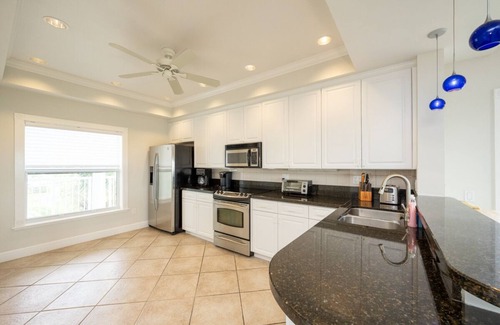 Key West Condo | 3 Bedroom 2 Bath Ocean view Condo with Full Kitchen, Covered Parking
