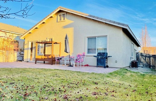 Northwest Reno House | 3-Bedroom/2-Bath/Pet OK/Sleeps10