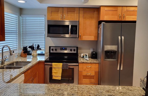Hammocks Of Palm Harbor House | 3 bedroom, 2 bath, pool home that sleeps 6, with screened back patio
