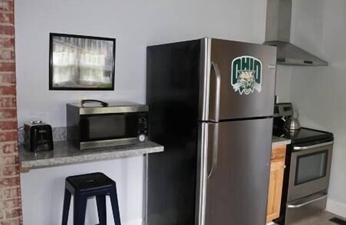 Athens House | 3 Bedroom, 2 Bath, Porch, FREE Wi-Fi, Washer/Dryer