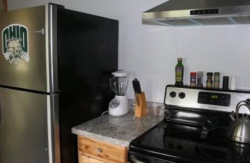 Athens House | 3 Bedroom, 2 Bath, Porch, FREE Wi-Fi, Washer/Dryer