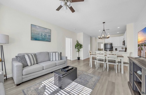 Red Hill Apartment | 3 bedroom 2 bath, Southern and beach style apt comfortable for whole family n