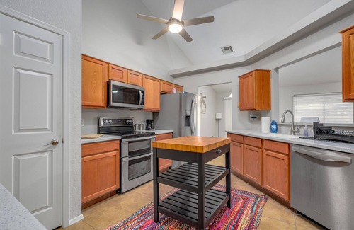 Chandler House | 3 Bedroom 2 Bath - Sleeps 7 with Pool - Near the Chandler Mall