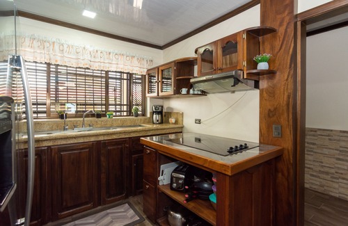 Barrio Pilo Villa | 3 Bedroom & 2 Bath Villa just 3 blocks from Downtown La Fortuna