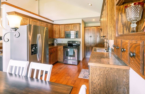 Heber Springs House | 3 Bedroom 2 Bathroom Home Near Lindsey's Resort w/ Private Boat Slip