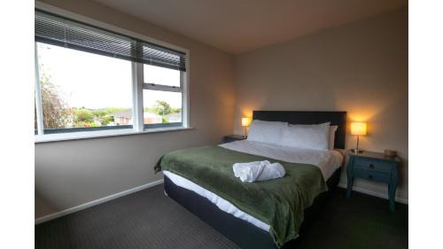 Pakuranga Heights House | 3-bedroom 2-bathroom Bright & Sunny Family home