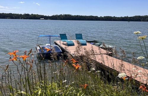Stone Mills Cottage | 3 bedroom 2 bathroom Lakefront Farmhouse Cottage on White Lake