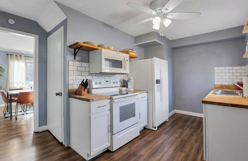 Columbus House | 3 Bedroom 2 Bathroom + Fenced yard