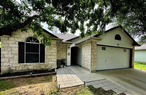 Buda House | 3 bedroom 2 bathroom home in heart of Buda, TX.