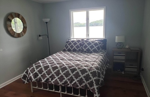 Hart House | 3 bedroom, 2 bathroom lake house private waterfront, hot tub and close to dunes