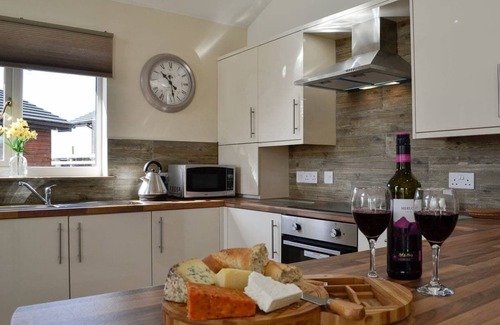 Fintry House | 3 bedroom 2 bathroom Spey lodge with hottub and excellent views