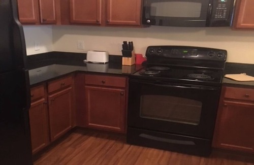 Fort Wayne Apartment | 3 bedroom, 2 bathroom with attached garage