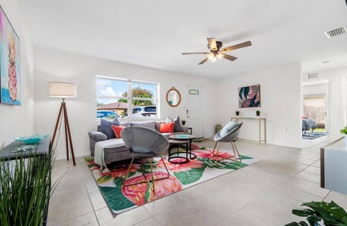 Princeton House | 3 Bedroom 2 Bathroom with a BRAND NEW POOL W/ a huge backyard & BBQ next to Keys