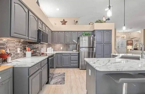 Lady Lake House | 3 Bedroom 2 Bathroom sleeps 6 and includes golf cart - close to town squares