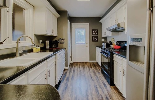 Spearfish House | 3 bedroom, 2 bathroom, Peaceful Family Home