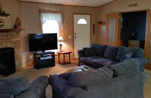 New Post Cabin | 3 bedroom 2 bathroom vacation home with lake view and dock, Right on trail # 33