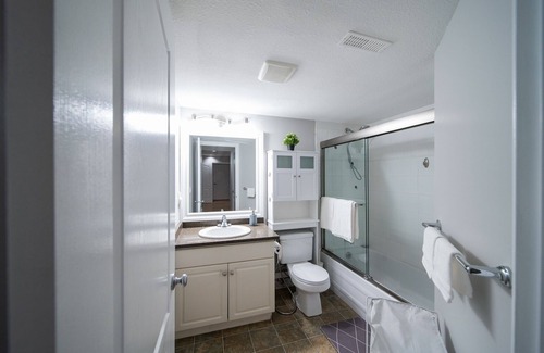 Guildford Bed & Breakfast | 3 Bedroom 2 Baths & Parking Great Vancouver