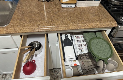 Skokie Apartment | 3-Bedroom 2-Car Driveway Skokie Place near Evanston/Chicago area