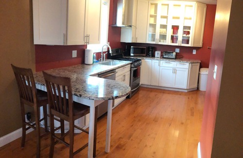 Nauck House | 3 Bedroom 2 Full Bath Arlington House