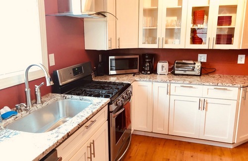 Nauck House | 3 Bedroom 2 Full Bath Arlington House