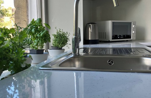 Morningside Apartment | 3-bedroom, 2nd flr flat with WiFi in much loved district of enchanting Edinburgh