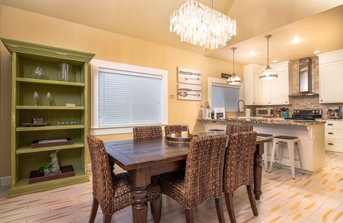 Chelan House | 3 Bedroom, 3 1/3 Bath Chelan Home with Private Cocktail Pool/Hot Tub
