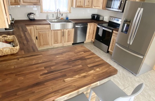 Garfield House | 3 Bedroom 3.5 Bathroom-Each Room Own Attached Full Bath! Near Monarch Ski Resort