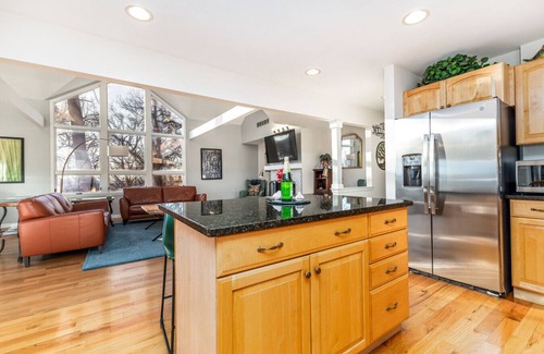 The Galena Territory House | 3 bedroom 3 bath, expansive views Treehouse feel
