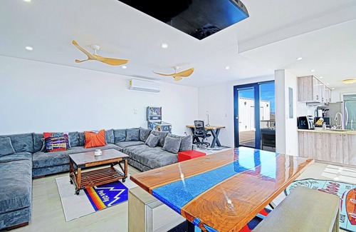 El Sargento House | 3 bedroom, 3 bath premium repurposed shipping container home. Game room w/darts, shuffleboard, video game cabinet, Infinity game table, new 8 person hot tub, multiple decks w/firepits, fast Wifi (250 mb+)w/Starlink backup. Free use of two SUPs.