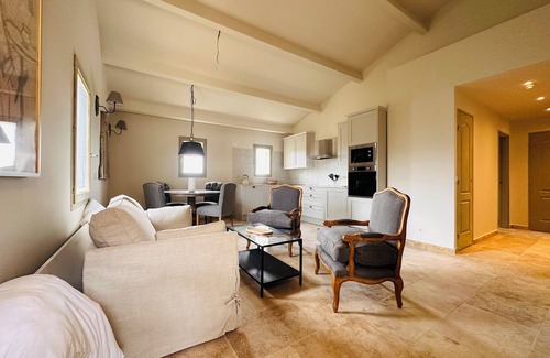 Vaugines Apartment | 3 Bedroom, 3 Bathroom apartment near Lourmarin, shared pool - Apartment 6