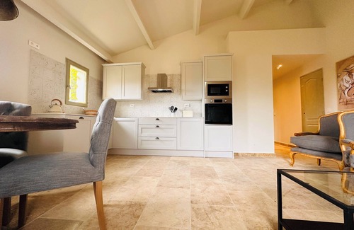 Vaugines Apartment | 3 Bedroom, 3 Bathroom apartment near Lourmarin, shared pool - Apartment 6
