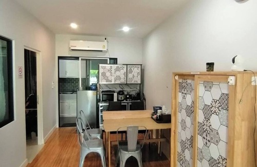 Pathum Thani House | 3-bedroom 3-bathroom townhome in the Suburbs of Bangkok with Club Pool&Gym