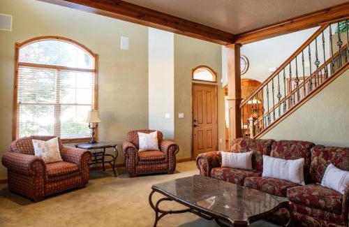 Midway Apartment | 3 Bedroom 3 Bathroom Zermatt Villages 773 condo