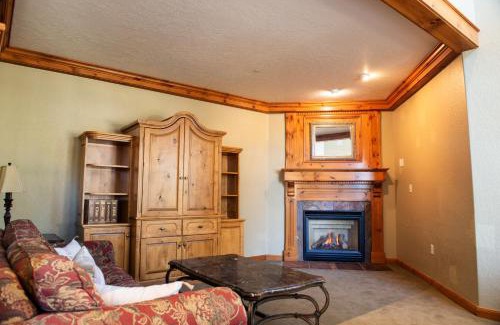Midway Apartment | 3 Bedroom 3 Bathroom Zermatt Villages 773 condo