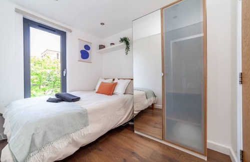 Hackney Central Apartment | 3 bedroom 3 bathrooms flat in the heart of Hackney