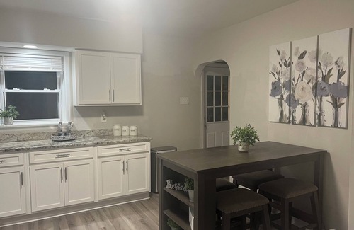 Clayton House | 3 bedroom, 4 beds and 2-bathroom home with upgraded full kitchen and living room