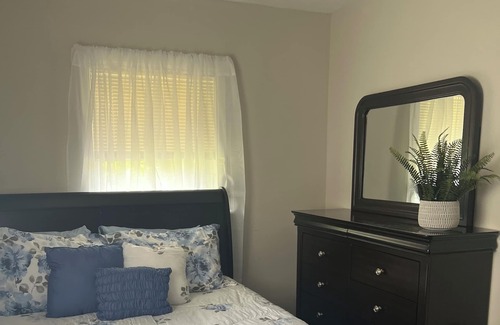 Clayton House | 3 bedroom, 4 beds and 2-bathroom home with upgraded full kitchen and living room