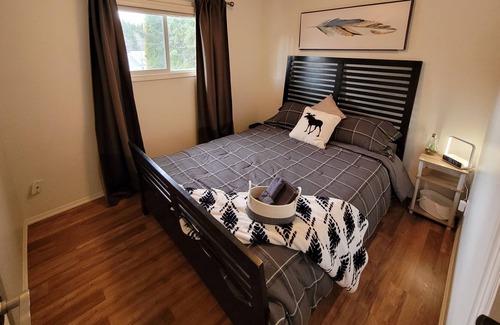 Prince George House | 3 Bedroom(4 beds) Main Floor House With Large Yard and Patio.Family/Pet Friendly