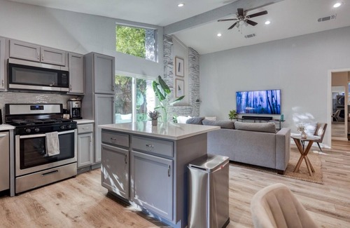 Franklin Park House | 3 Bedroom, 5 Beds, Pet-Friendly South Austin Large Backyard