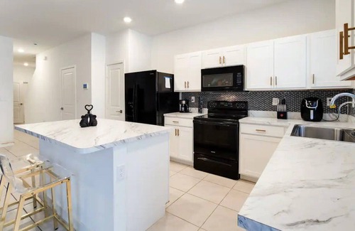 Florida City Apartment | 3 Bedroom 632163 by Houzlet