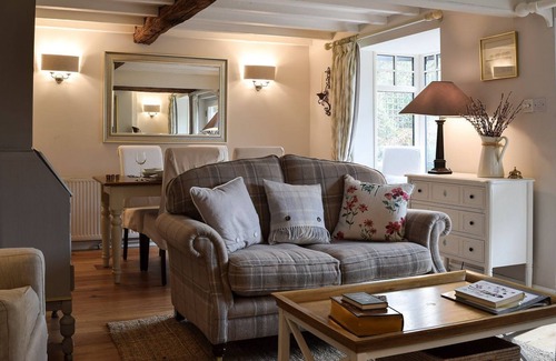 Snitterfield Cottage | 3 bedroom accommodation in Snitterfield, near Stratford-upon-Avon