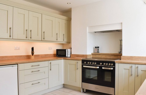 Newton Aycliffe Cottage | 3 bedroom accommodation in Aycliffe Village