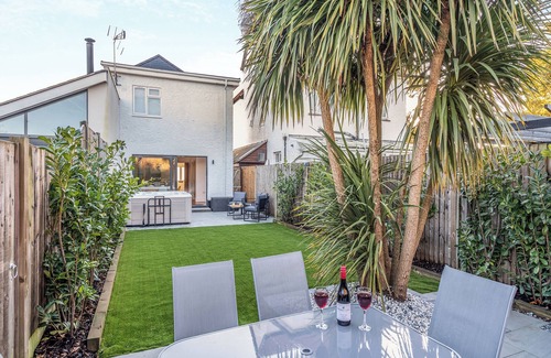 Holland-On-Sea Cottage | 3 bedroom accommodation in Clacton-on-Sea